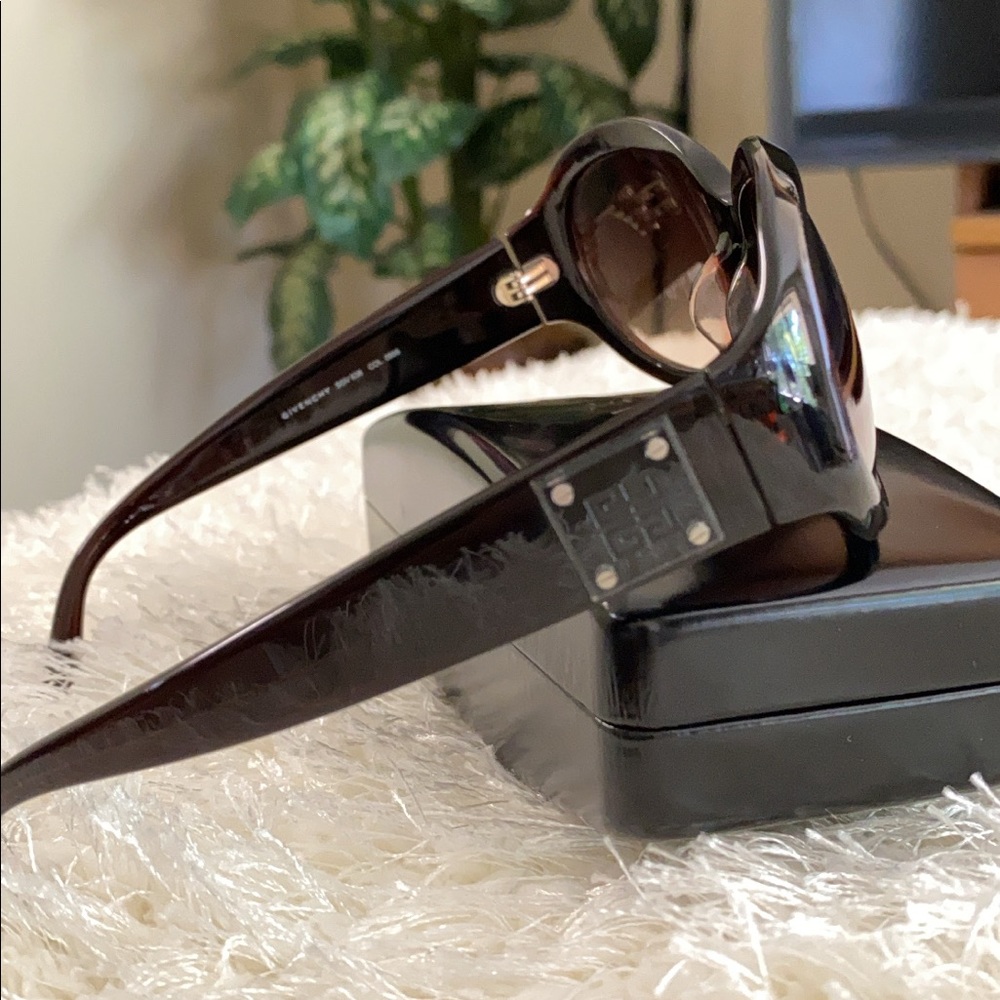 Authentic Givenchy sunglasses - Picture 6 of 8